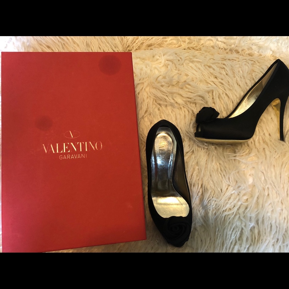 Authentic Valentino Black Pumps.